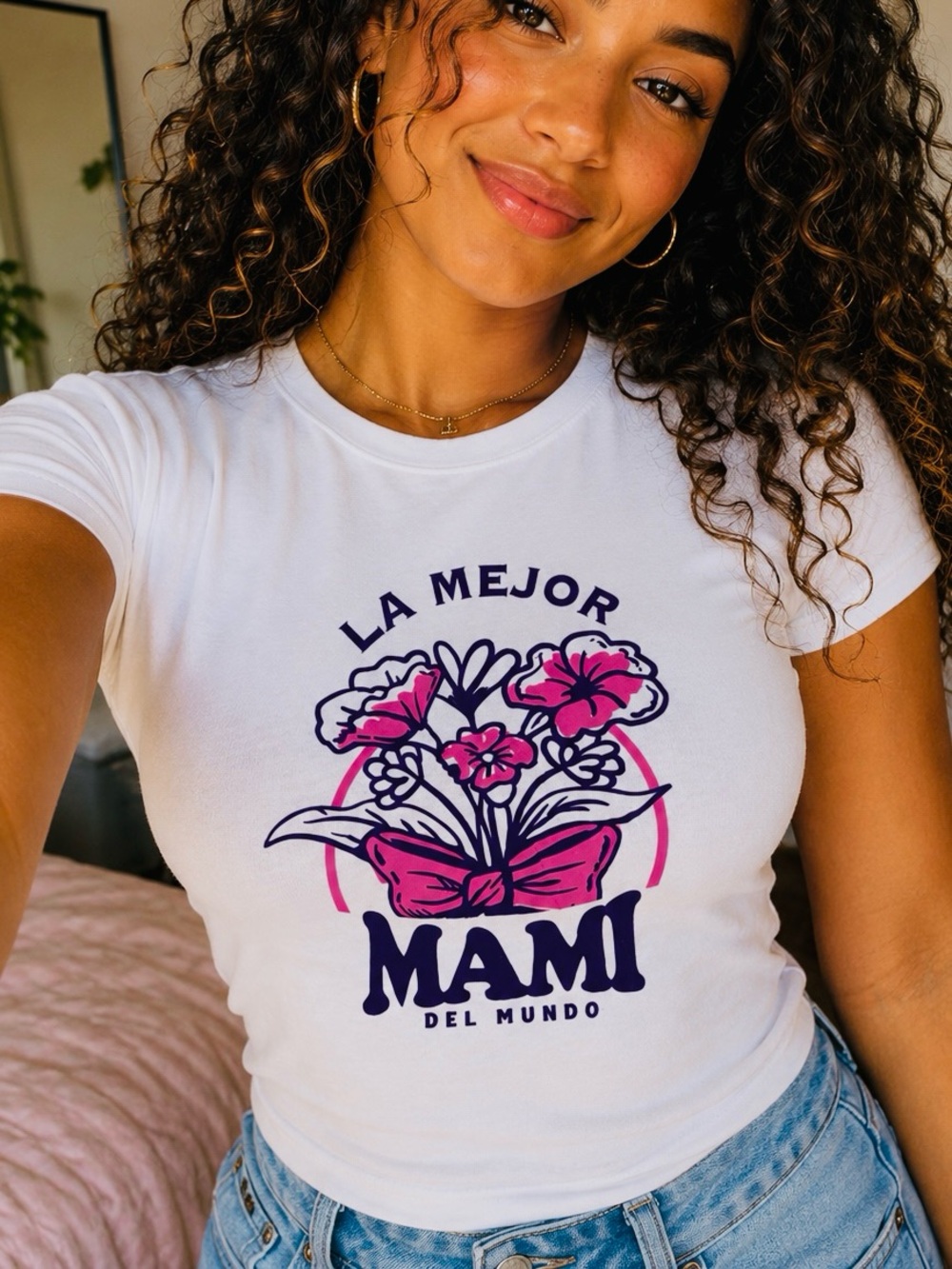 La Mejor Mami del mundo Graphic Tee — White with Pink & Purple Floral Print